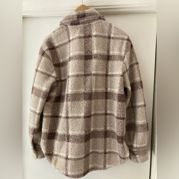 Shacket - Picture 9 of 14